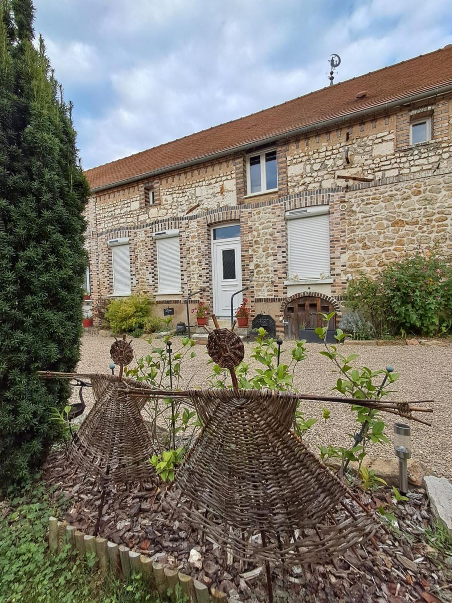 Maison Longere Les Camelias Vinneuf Buitenkant foto